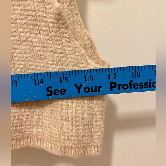 Free People Wool Blend Crew Neck Cropped Sweater Vest Tan Cream Oatmeal Large - Picture 7 of 7